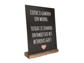 Tekstbord in standaard  Liefde is ..