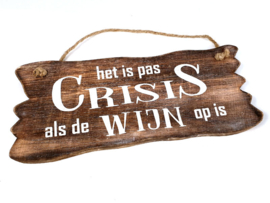 Tekstbord hangend Het is pas crisis als de wijn op is  12 x 30 cm