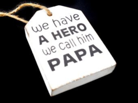 Houten Huisje hanger met tekst  "we have a hero" antique white