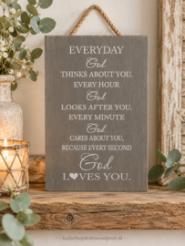 Tekstbord Steigerhout Grijs – Everyday God Loves You – 30 x 20 cm