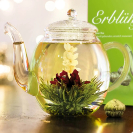 Theebloemen cadeauset groene thee met fruitsmaken en glazen theepot 500 ml