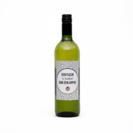 Fles Witte wijn Met tekst  'Een flesje is leuker dan een appje' Vin Blanc (voornamelijk Grenache blanc) – Vin de France