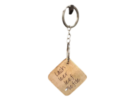 Sleutelhanger met tekst: lach leer leef liefde