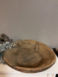 Schaal van verweerd oud hout  sober en stoere woonstijl