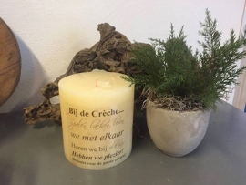 Creme kaars met tekst Bij de Creche