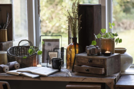 Vaas met bloem embleem bruin glas mond geblazen – IB Laursen
