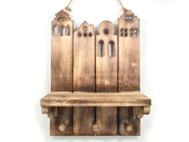 Houten kapstok huisje met plank – sfeervol en praktisch