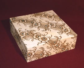 Vierkante houten doos