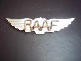 Sweetheart van parlemoer met daarop geplaatst RAAF. Royal Australian Air Force. leuk gemaakt. RAAF kan ook staan voor Royal Army Air Force.