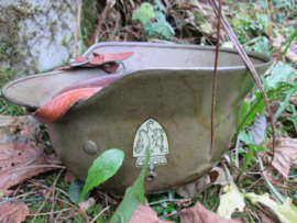 German helmet M-1935 used in the Norway army, Double decal. Duitse helm, model 35 gebruikt door het Noorse leger, dubbel decal, zeer nette staat. worden moeilijk te vinden.