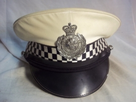  British police cap with with cover of the traffic police SOUTH- WALES CONSTABULARY. Engelse politie pet met witte overtrek.