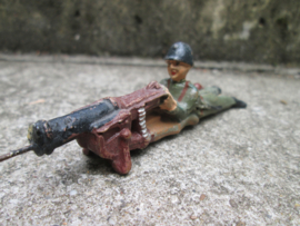 UNMARKED / DURSO Dutch soldier behind machine gun. Nederlandse soldaat achter mitrailleur.