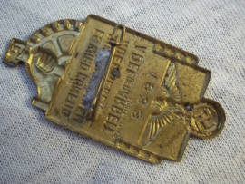 German tinnie rally badge Duitse tinnie NSBO Es wird künftig nur noch einen adel geben - Adel der Arbeit 1933.