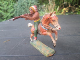 ELASTOLIN Indian. Indiaan op paard met geweer goede staat mooi figuur.