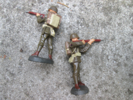 ELASTOLIN 5 American soldiers shooting. 5 Amerikaanse soldaten schietend. mint staat.