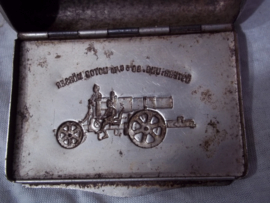 Militaire tabaksdoos met afbeelding van Oostenrijks Hongaars kanon. gemotoriseerd kanon  österr. - Ung. 30,5 c/m Motor Mörser.  zeer apart.