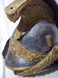 French officers helmet Dragonder regiment, attickfound. Franse Dragonder officiers helm verzilverde bol met vuurvergulde kam embleem ketting. zo gevonden dus niet schoongemaakt of opgeknapt, wonderlijk.