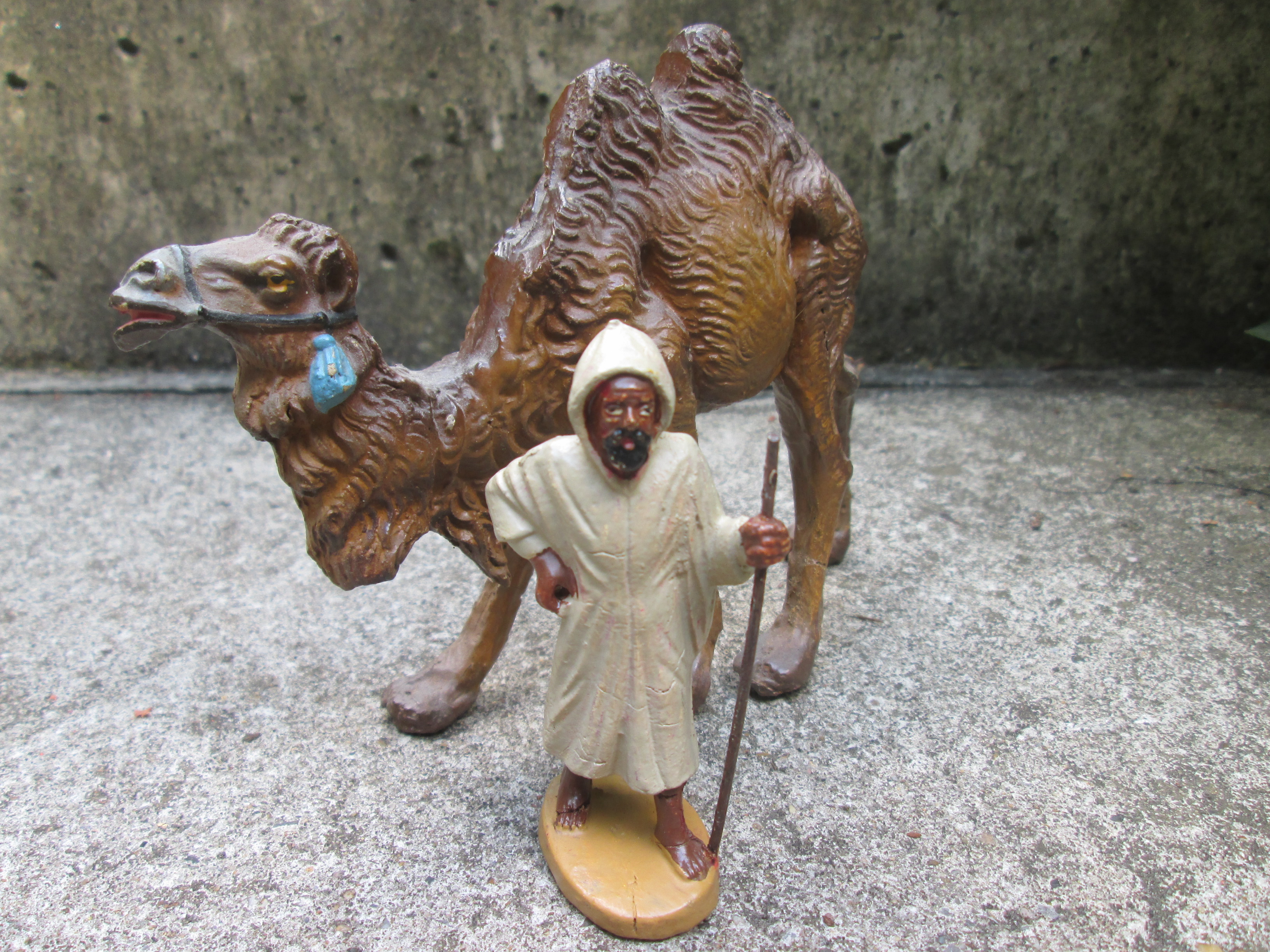 Nice and very rare set a camel, cameldriver ( INCAMIN) and a katholic missionary (no maker) leuke set kameel met kamelendrijver en een katholieke missionaris, zeldzaam
