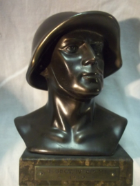 Statue of a Swiss soldier with helmet 1940, signed. . Buste van een Zwitserse soldaat  14 cm.