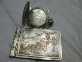 French card box, agenda, with a military scene. Frans metalen agenda, visitekaartjes houder met gegraveerde militaire afbeelding uit de 1e WO. zeer gedetailleerd.