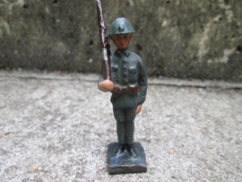 DURSO Dutch soldier on guard. Nederlandse soldaat op wacht / schildwacht, zie je niet zo vaak, nette staat.