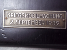 Swiss memorial plaque in the German language. Zwitserse mobilisatie plaquette van 2 september 1939 in de Duitse taal.