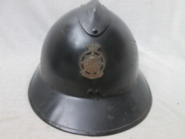 Belgium helmet M- 1933, civil defence without liner. Belgische helm zwart geverfd, model 1933 met het embleem zonder leren binnenwerk van de civiele bescherming. laatste model.