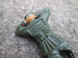 ELASTOLIN German soldier resting, Duitse soldaat rustend kazerneleven.
