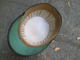 Dutch military officers cap. Nederlands officiers kepie van de GENIE, met vuurvergulde knopen en goudgeborduurde kokarde. TOP staat, behorende bij het buitenmodel zwarte uniform voor 1940.