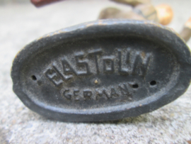 ELASTOLIN Belgium soldier attacking. Belgische soldaat in de aanval.