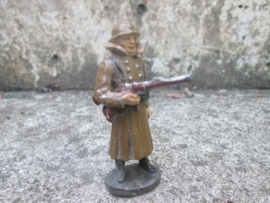 ELASTOLIN Belgium soldier on guard. Belgische soldaat op wacht typisch figuur, goede staat.