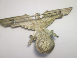 German eagle brest badge KRIEGERBUND, Duits uniform embleem metalen adelaar voor de veteranen organisaties  gemarkeerd ges.gesch. zeer bijzonder stuk zeer nette staat.