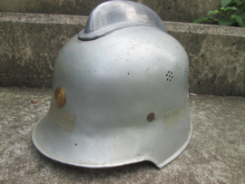 Swedish fire brigade helmet 1960/1970 with winter innerliner. Zweedse brandweerhelm met leren binnenwerk koud weer. apart stuk, worden moeilijk om te vinden.