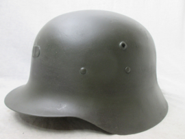 Spanish helmet Modello Z- 1942. Spaanse helm model 1942 naar Duits model, de gehele Franco tijd zijn ze dit model helmen blijven dragen ooit voorzien van ee nander binnenwerk, dit is het binnenwerk uit 1942.