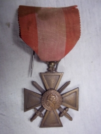 French medal croix de guerre Theatres d` Operations Exterieurs.Franse medaille voor gevechten buiten Europees Frankrijk TOE