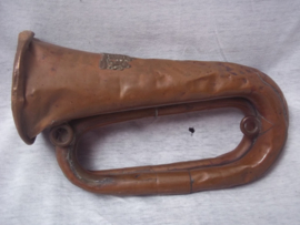 Dutch army bugle M-1897 with badge. Nederlandse signaalhoorn, bazuin M-1897 heeft wat meegemaakt, maar dit soort bazuinen zijn vrij zeldzaam ook gebruikt in de meidagen 1940.