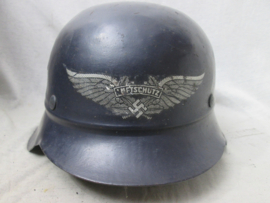 German helmet of the air raid defense, very hard to find model M-1942. Duitse luftschutzhelm model 1942, moeilijk te vinden model helm met decal en binnenwerk, Zeldzaam stuk.