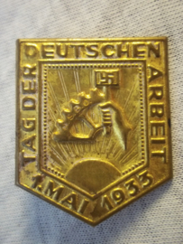 German tinnie, rally badge. Duitse tinnie NSBO Tag der Deutschen Arbeit 1.mai 1933.