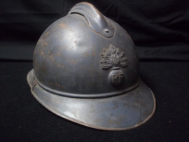 French helmet 1915 with infantry badge, and leather officers chinstrap. Franse helm M-15 met 1e model infanterie embleem en leren kinband  officiers model. mooie horizon blauwe kleur, Casque Adrianne.