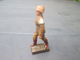 LINEOL Belgium soldier smaler size. Belgische soldaat kleiner model dirigent.