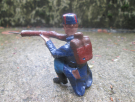 ELASTOLIN 10 cm. French soldier shooting. schietende Franse soldaat antiek speelgoed.