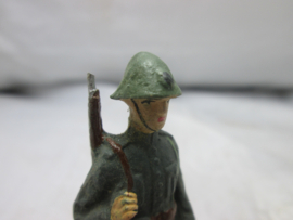 DURSO toy soldier, Dutch army. Nederlands speelgoed soldaatje met typische helm met plaat zeer goede staat.