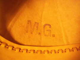 Pith helmet of the Malta Police, with silver chain badge and spike. hard to find. Tropen helm Malra Politie met zilveren ketting embleem en spits, en brief dat je hem mag hebben, zeer zeldzaam item, MG = Maltese Government.