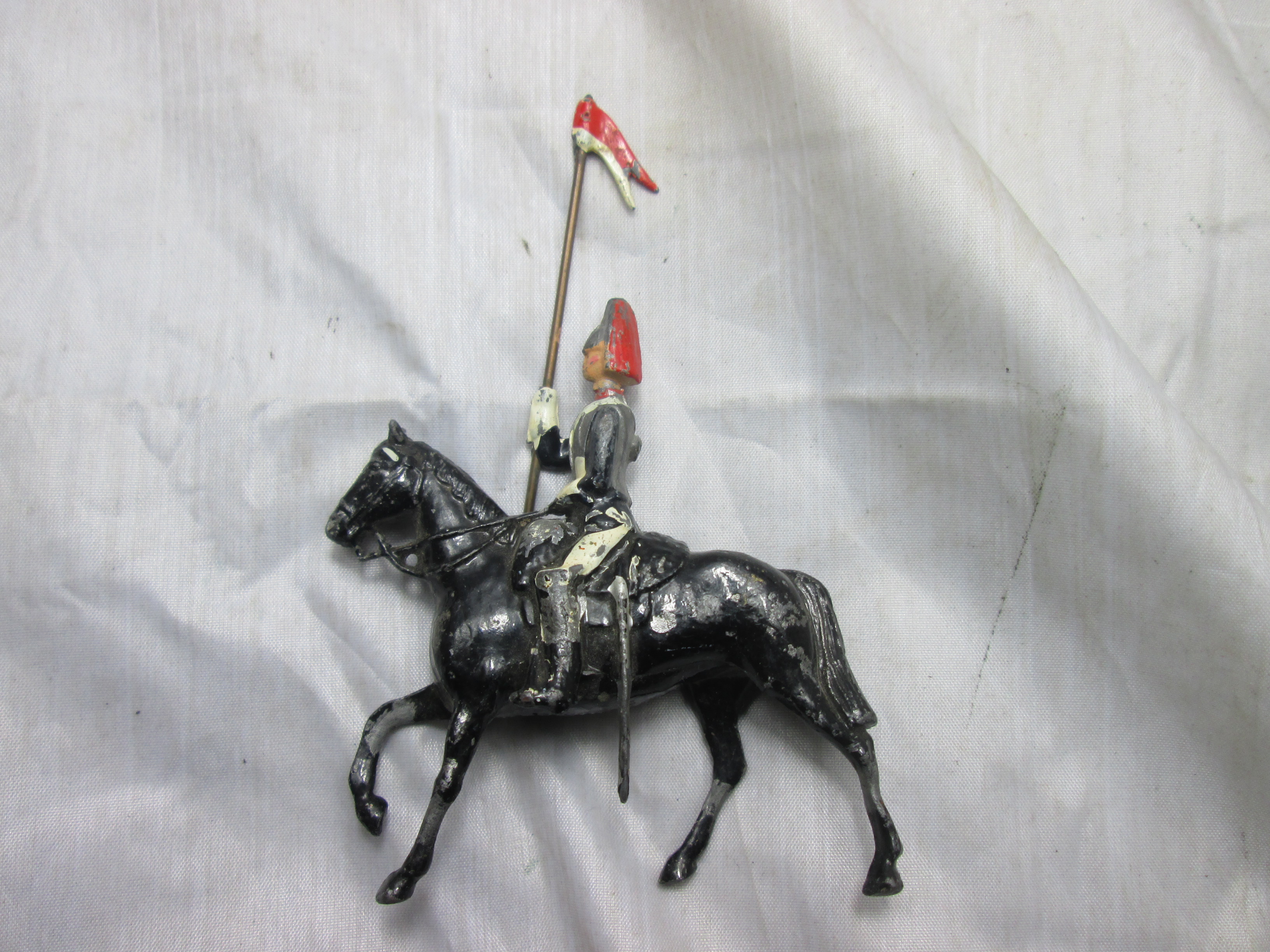 Tin toy soldier household guards. tinnen soldaatje Engelse guards. Britain made