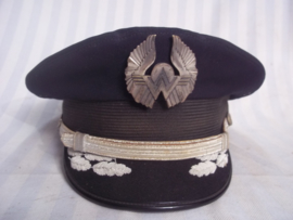 US pilot cap AMERICAN WEST, with plastic wing. Amerikaanse piloten pet van de American West vliegtuigmaatschappij, officiers model als extra de plastic wing.