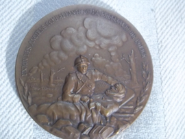 French medal in case. Franse penning in doosje 5cm doorsnede. UNION DES ANCIENS COMBATTANTS DE LA  PREFECTURE DE POLICE. Uitgereikt in 1934, medaille is op naam