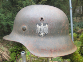 German helmet M-42 found in Normandy. Duitse helm model 1942, zo gevonden, niets schoon gemaakt. mooie eerlijke helm, Wehrmacht.