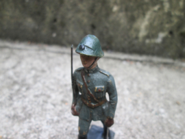 DURSO Dutch soldier, Nederlandse soldaat officier met sabel. zeer nette staat leuk ding.