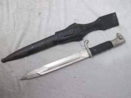 German dress bayonet, with late war frog. Duitse parade bajonet seitengewehr met ersatz drager, maker Eichhorn, nette staat.