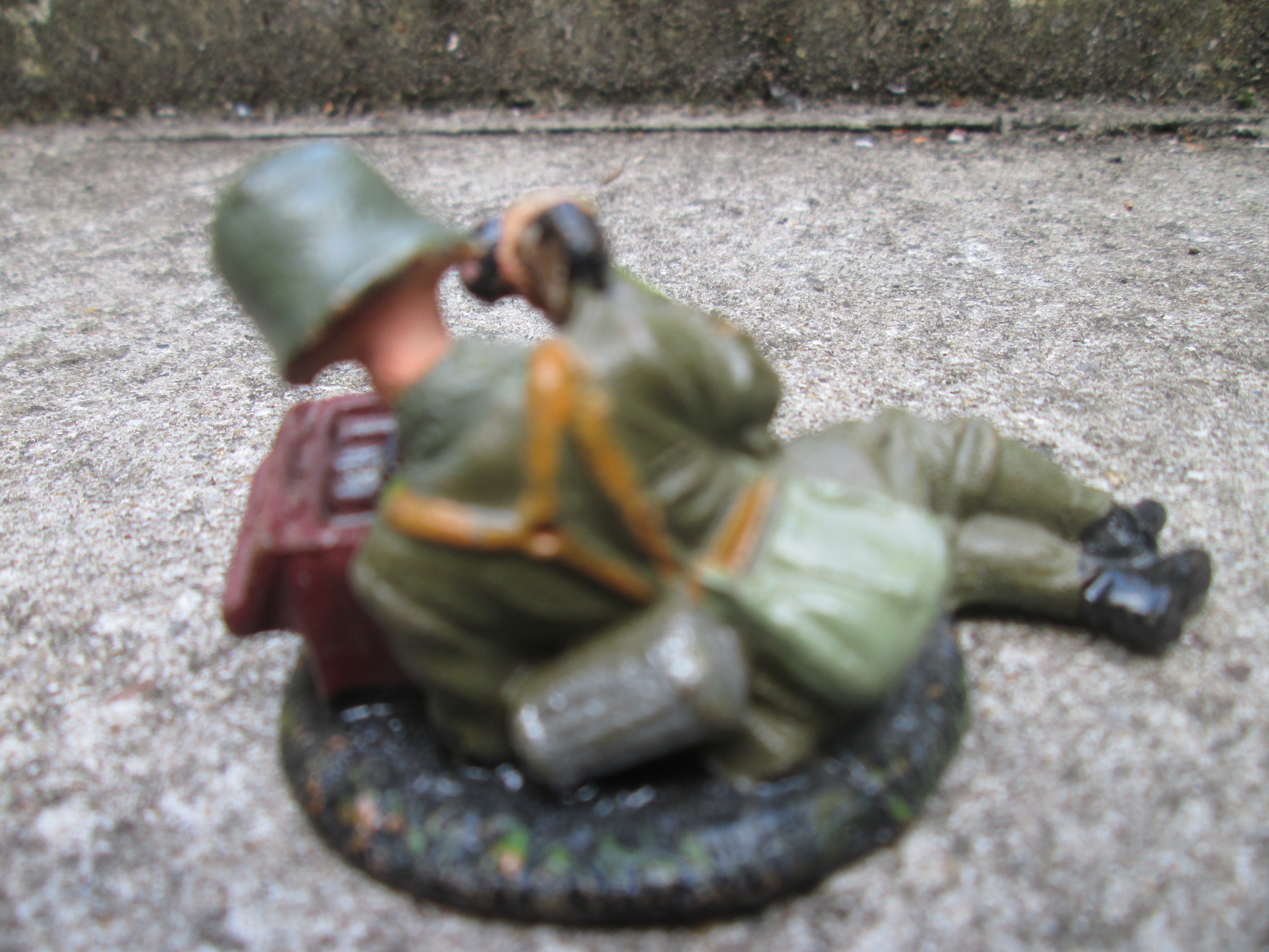 ELASTOLIN Swiss soldier and the fieldtelephone. Zwitserse soldaat met veldtelefoon.